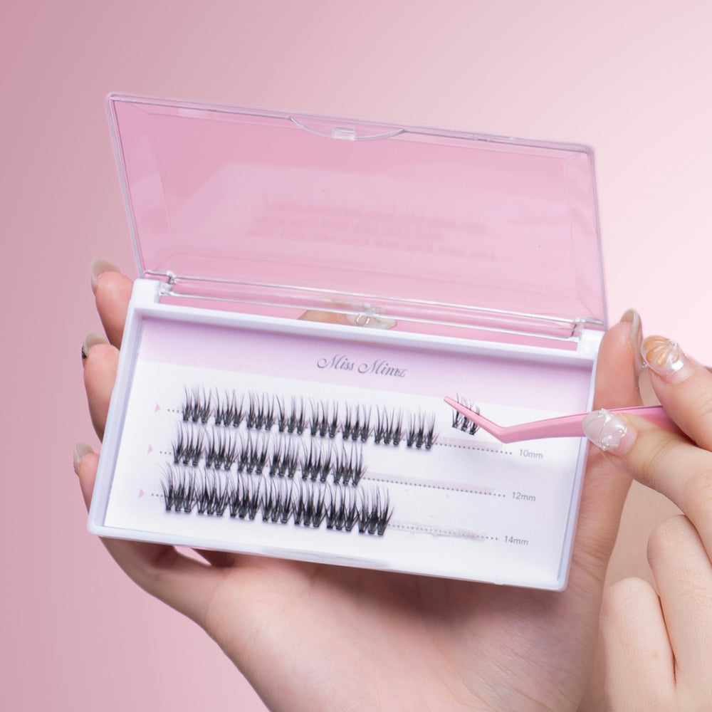 
                  
                    Stick-On Lash Applicator
                  
                